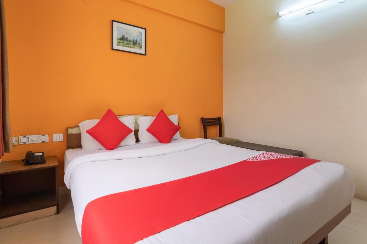 Oyo 10478 Raj Residency Hotel Бангалор Екстериор снимка
