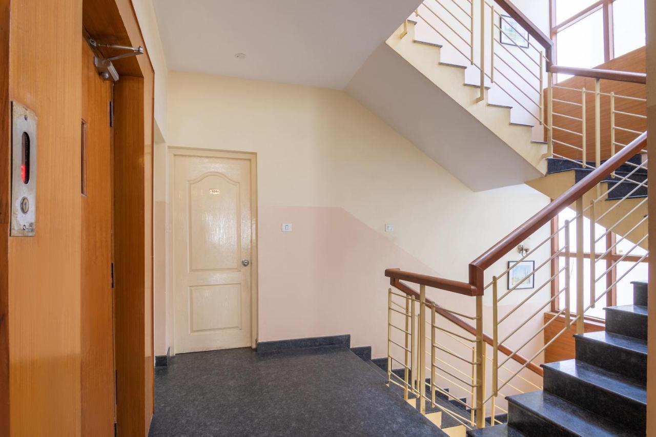 Oyo 10478 Raj Residency Hotel Бангалор Екстериор снимка