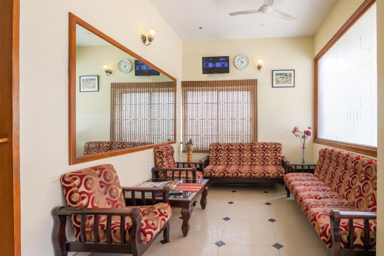 Oyo 10478 Raj Residency Hotel Бангалор Екстериор снимка