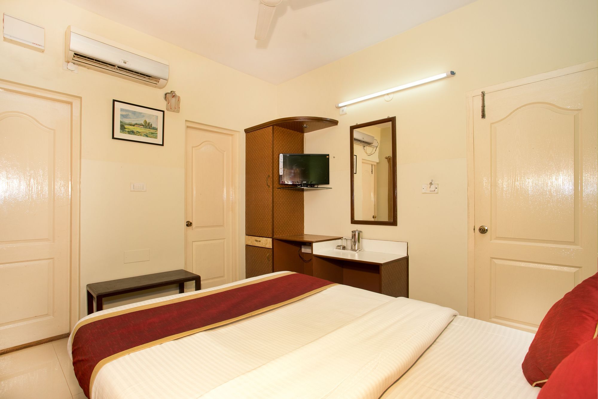 Oyo 10478 Raj Residency Hotel Бангалор Екстериор снимка