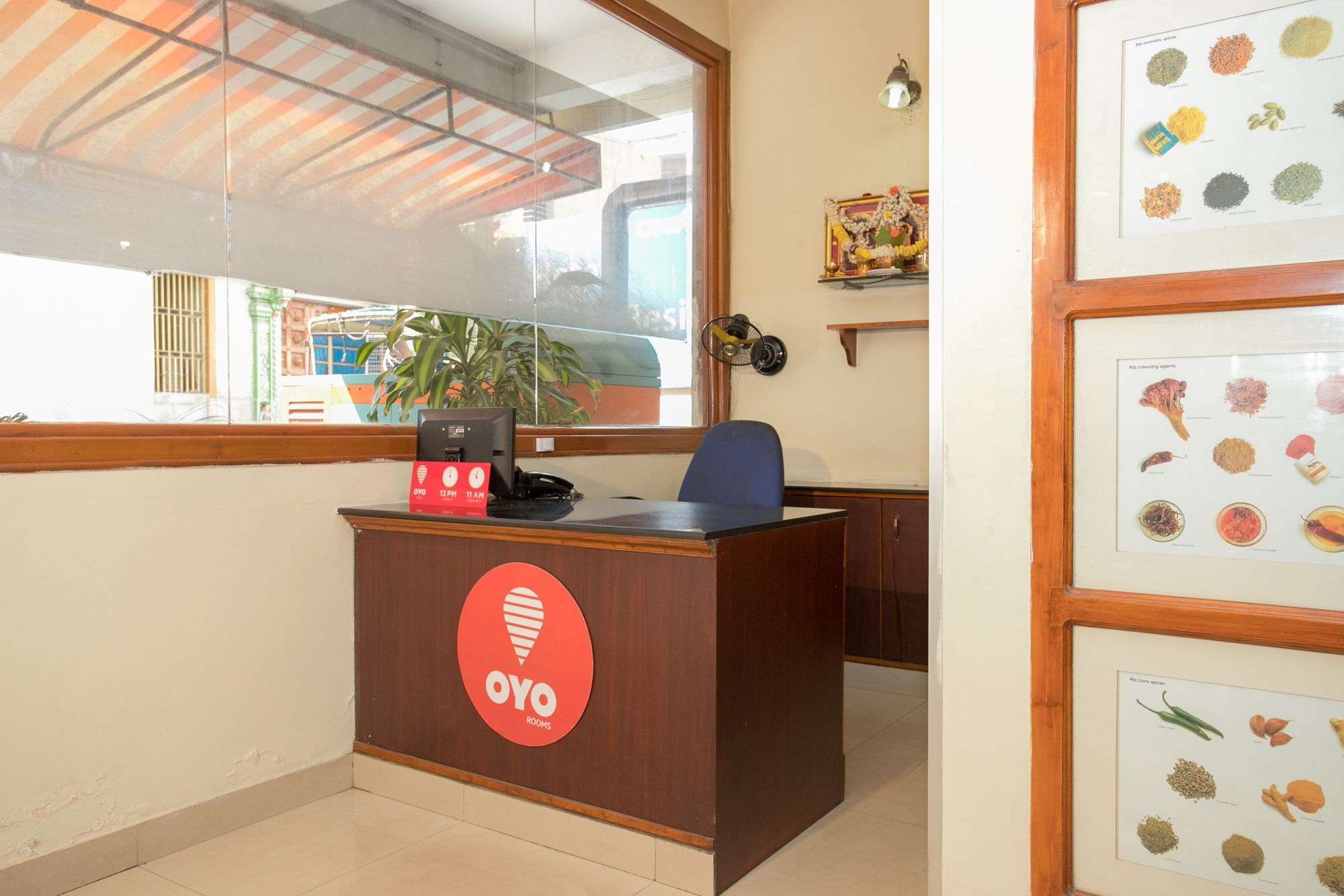 Oyo 10478 Raj Residency Hotel Бангалор Екстериор снимка