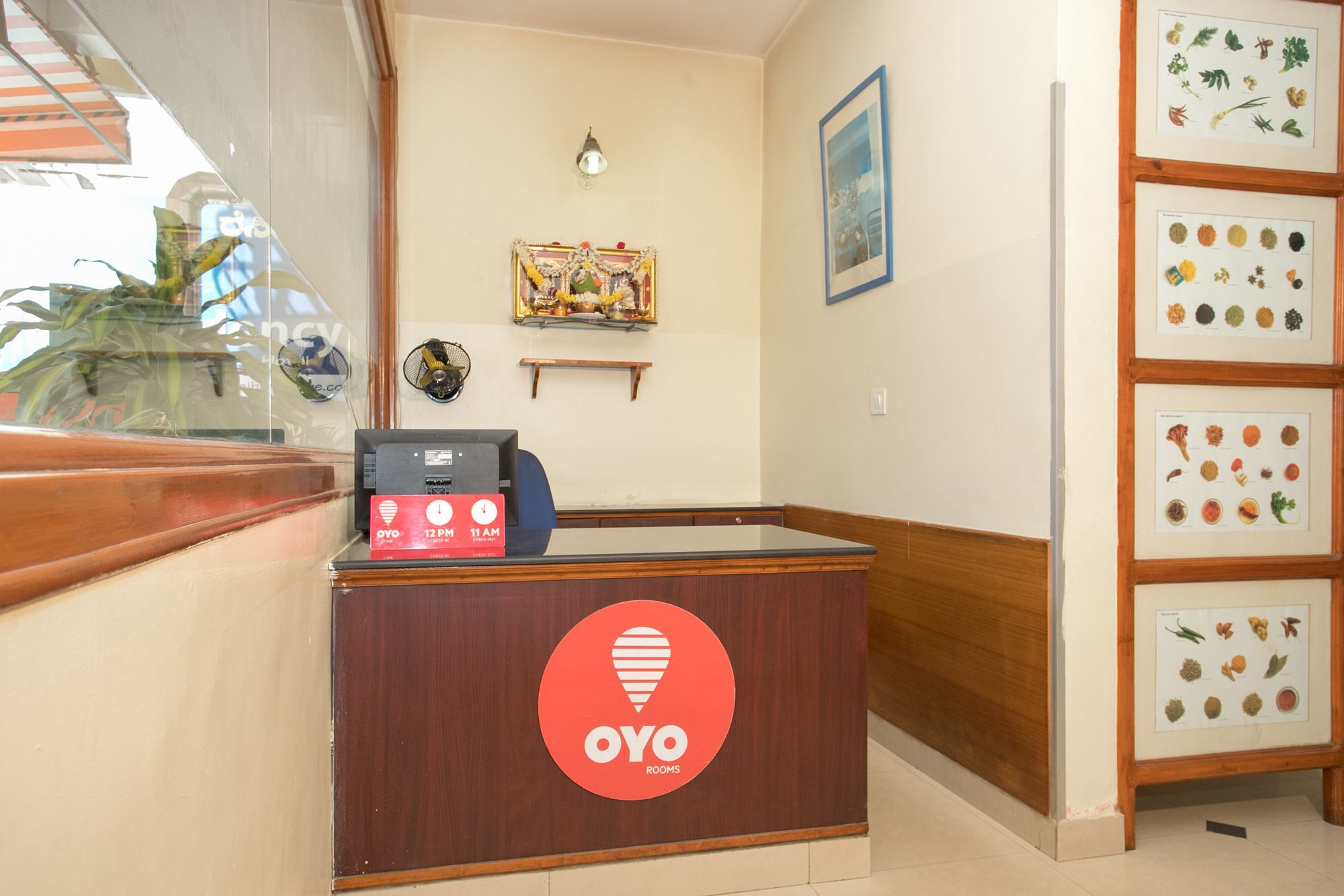 Oyo 10478 Raj Residency Hotel Бангалор Екстериор снимка