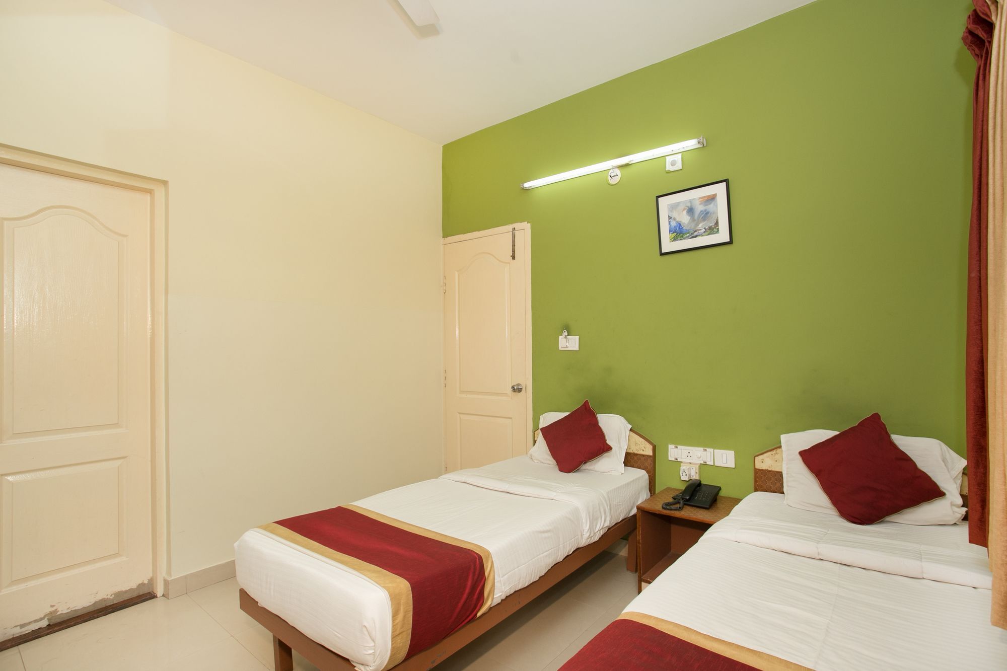 Oyo 10478 Raj Residency Hotel Бангалор Екстериор снимка