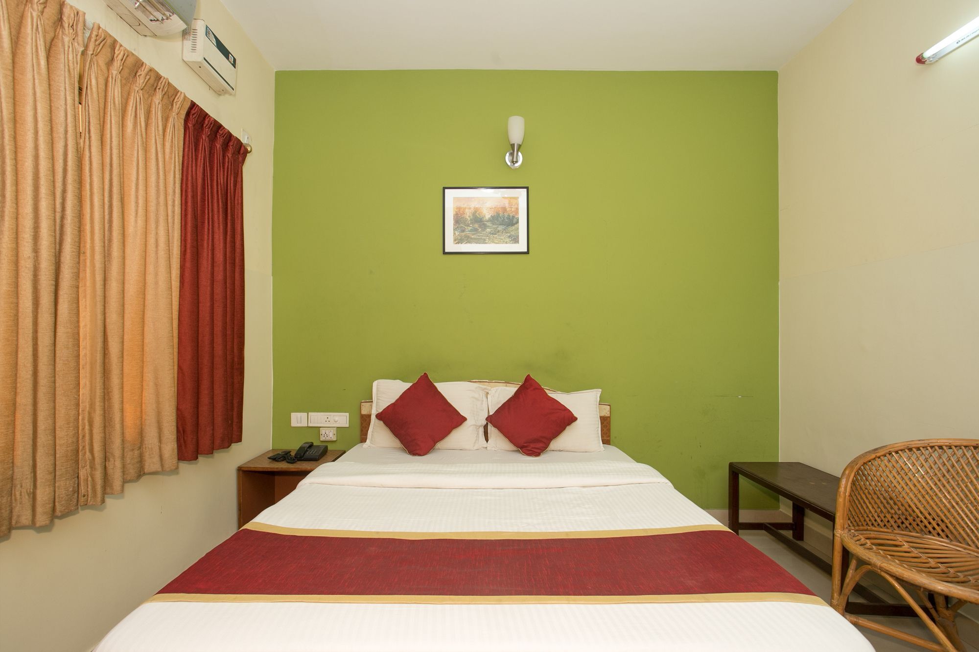 Oyo 10478 Raj Residency Hotel Бангалор Екстериор снимка