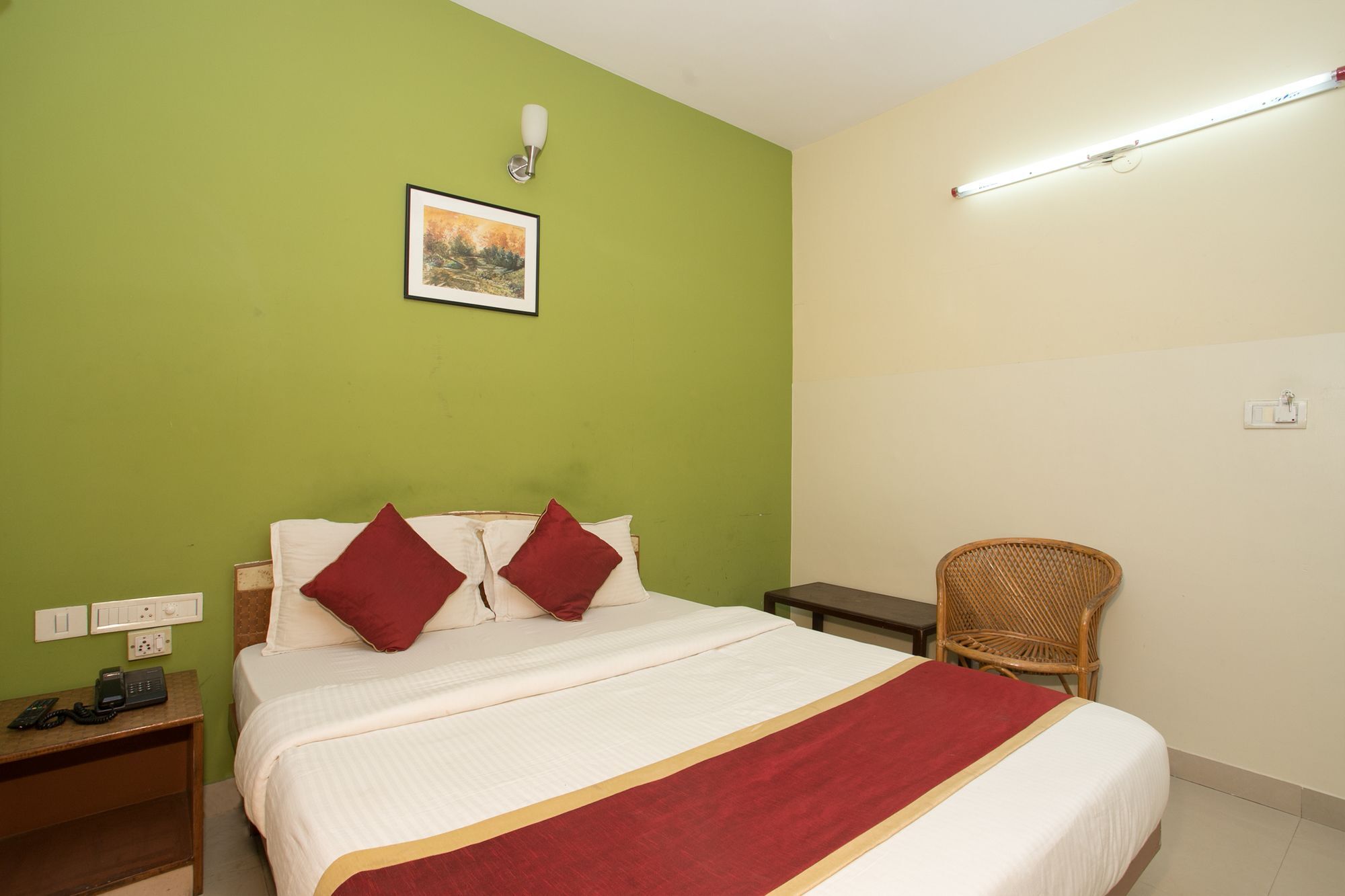 Oyo 10478 Raj Residency Hotel Бангалор Екстериор снимка
