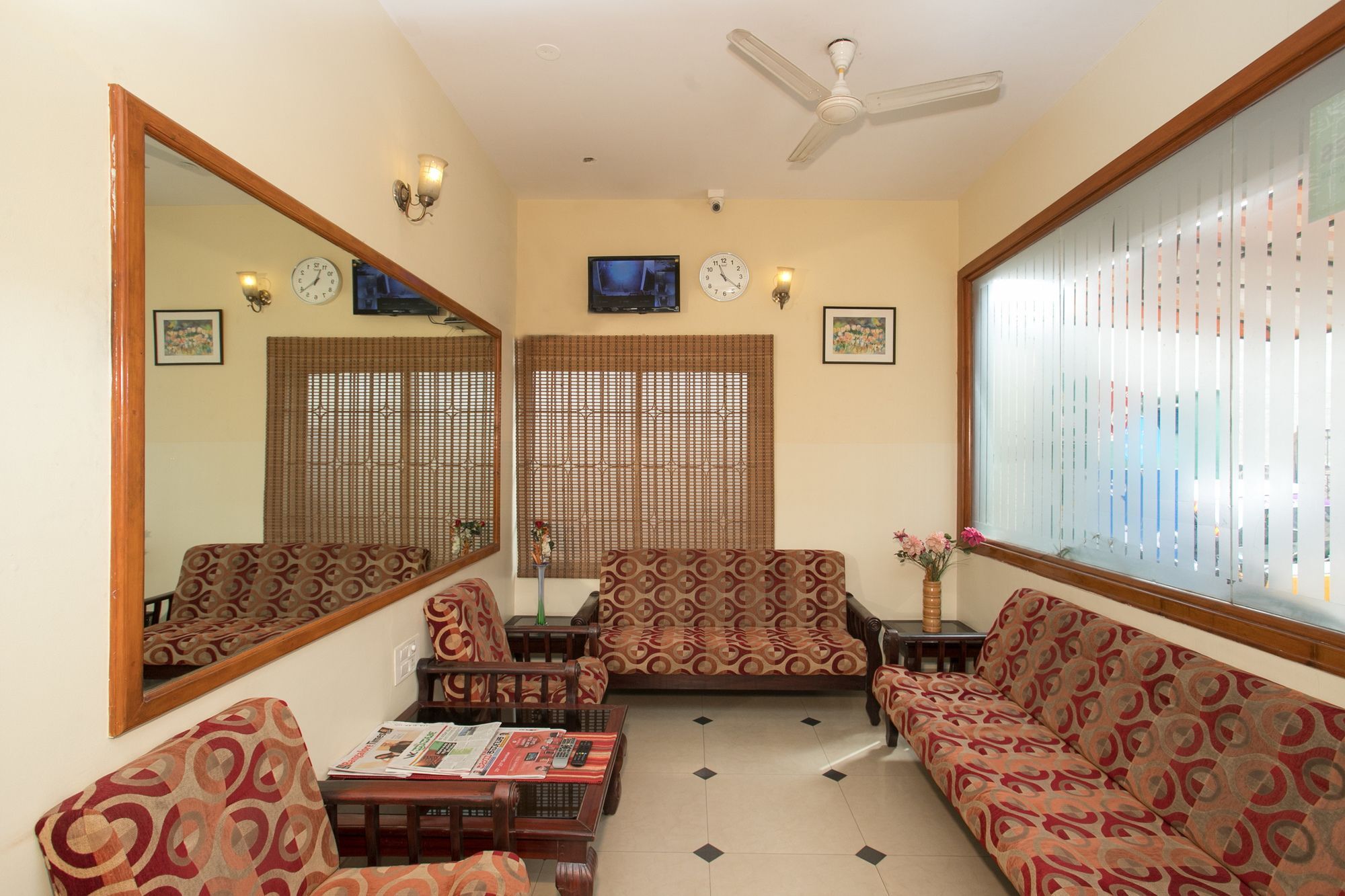 Oyo 10478 Raj Residency Hotel Бангалор Екстериор снимка