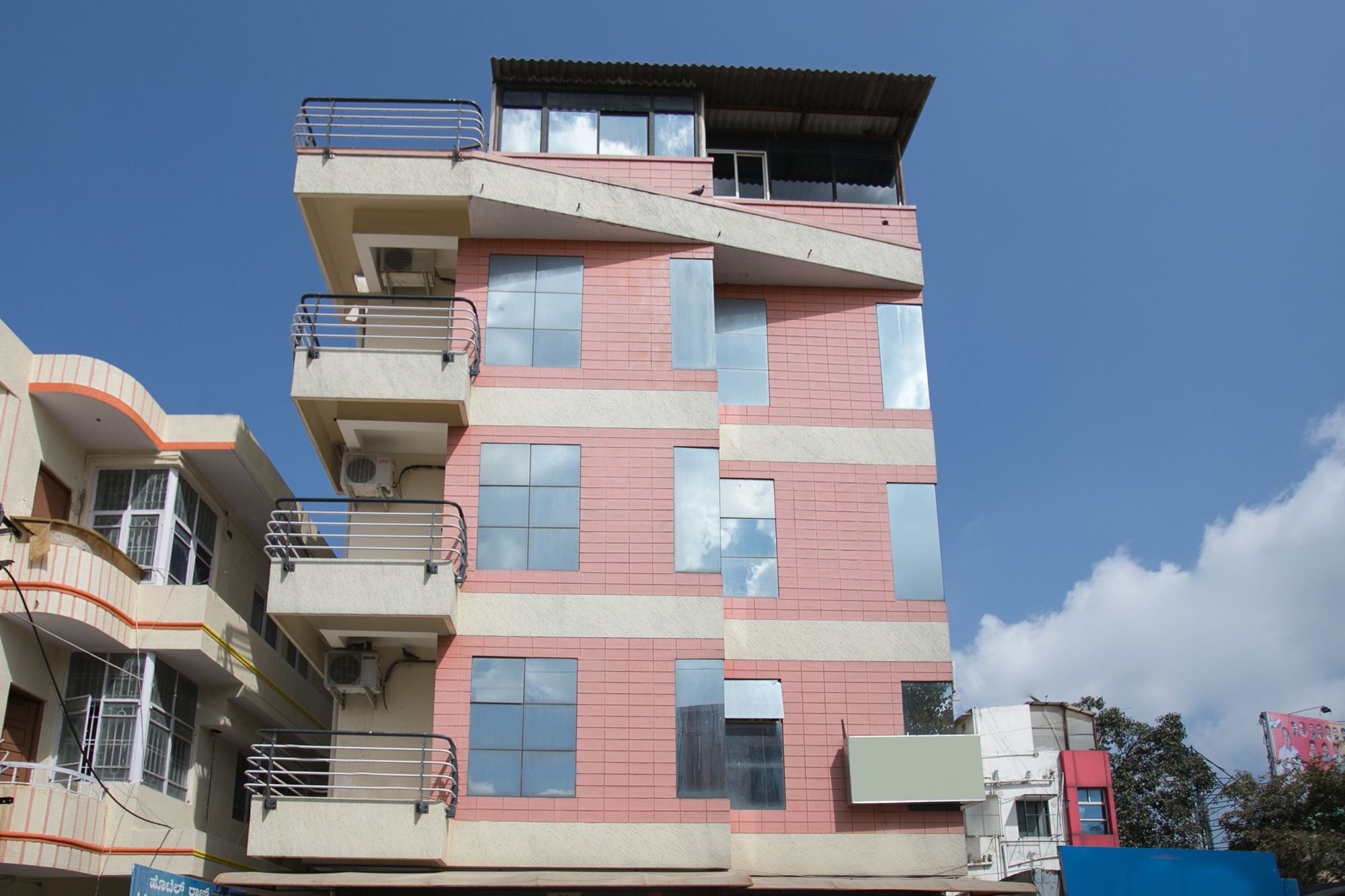 Oyo 10478 Raj Residency Hotel Бангалор Екстериор снимка