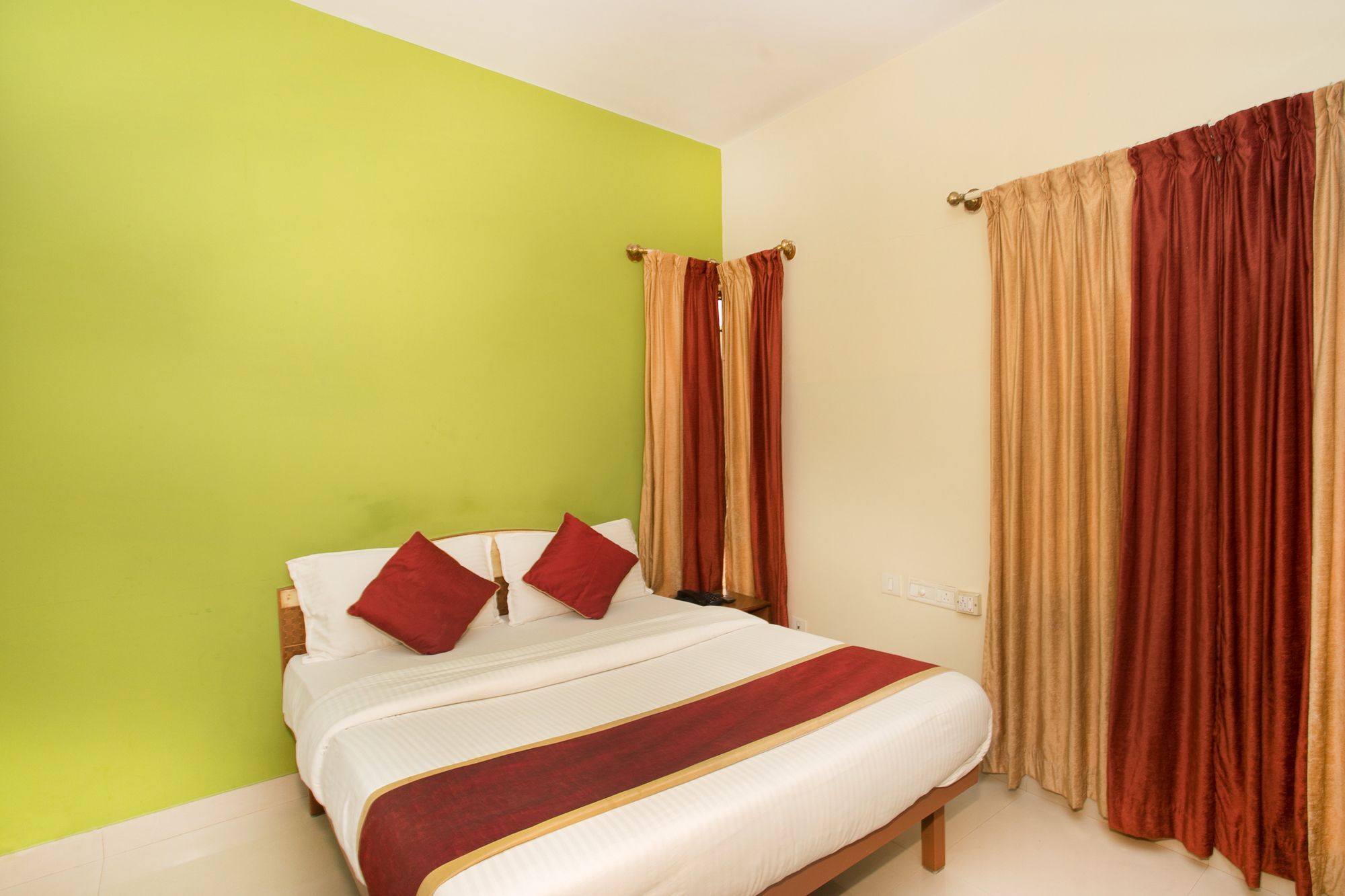 Oyo 10478 Raj Residency Hotel Бангалор Екстериор снимка